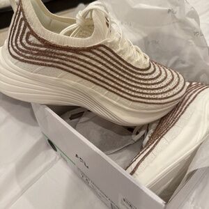 Apl zip line bronze brand new in box 7.5